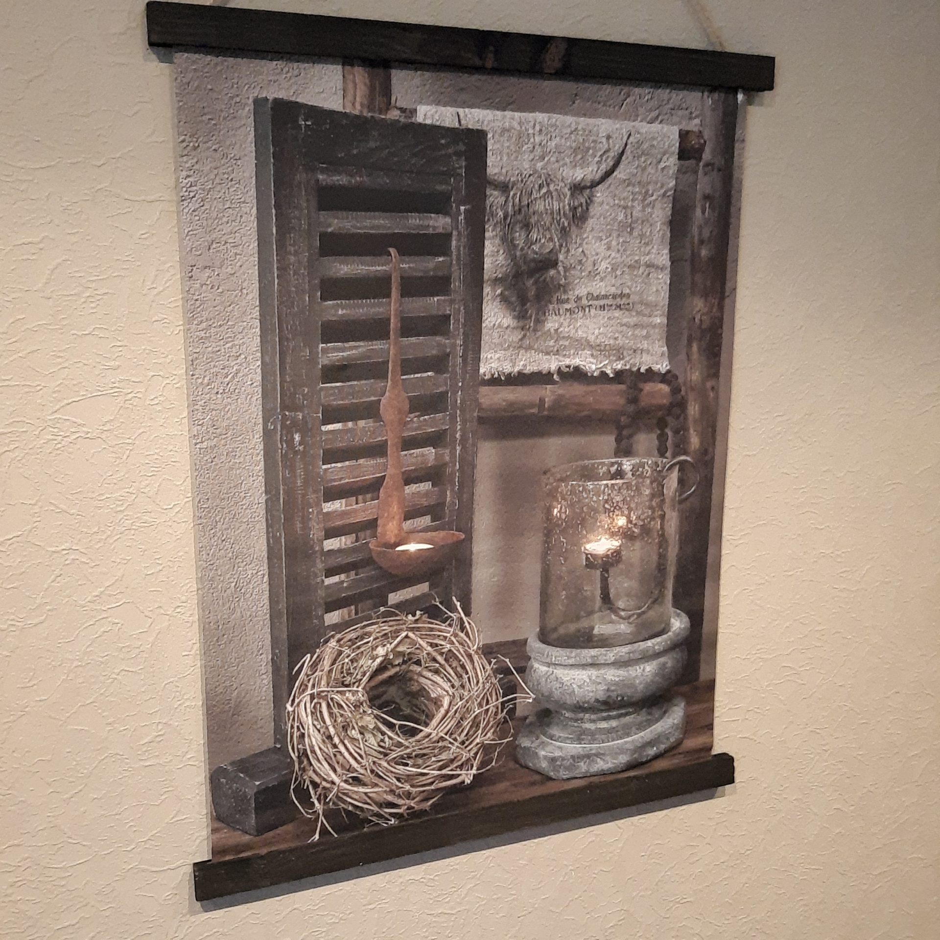 Wanddoek "Landelijk en sfeervol". Luik met krans en poer. - Afbeelding 3