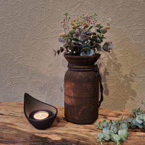 Houten kruikje met touw- M.