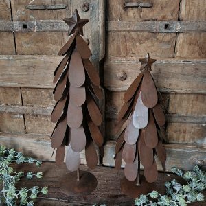 Metalen kerstboom met ster. L. Roest.