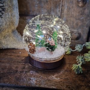 Glas bol- Hertje in de sneeuw. Incl. led verlichting.