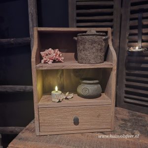 Grutterskastje met lade.