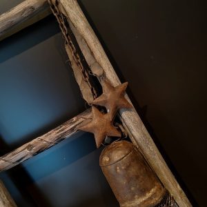 Koe bel hanger, versierd met kraaltjes. Handmade. L.