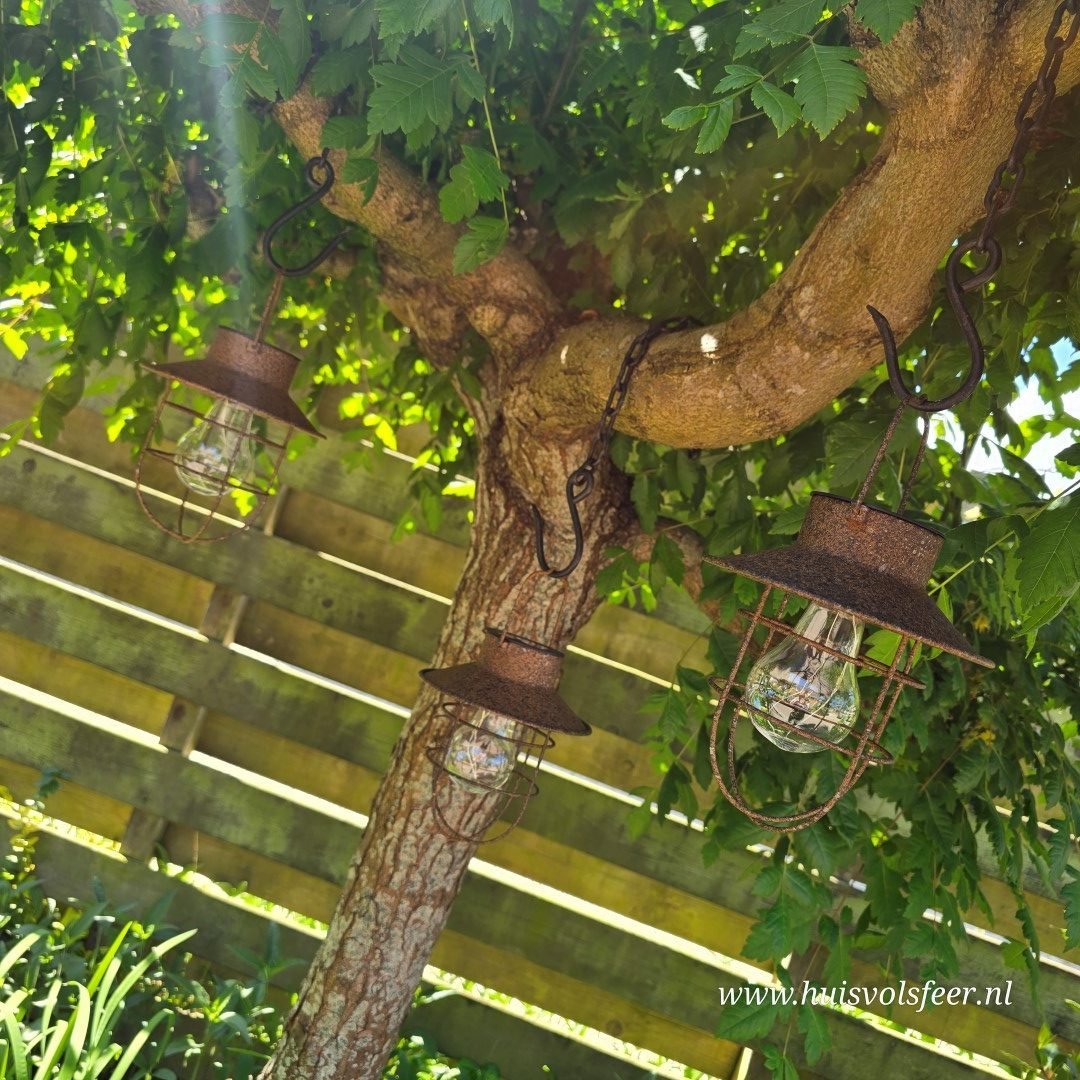 Landelijke hanglantaarn met kapje voor in de tuin. Solar. - Afbeelding 12