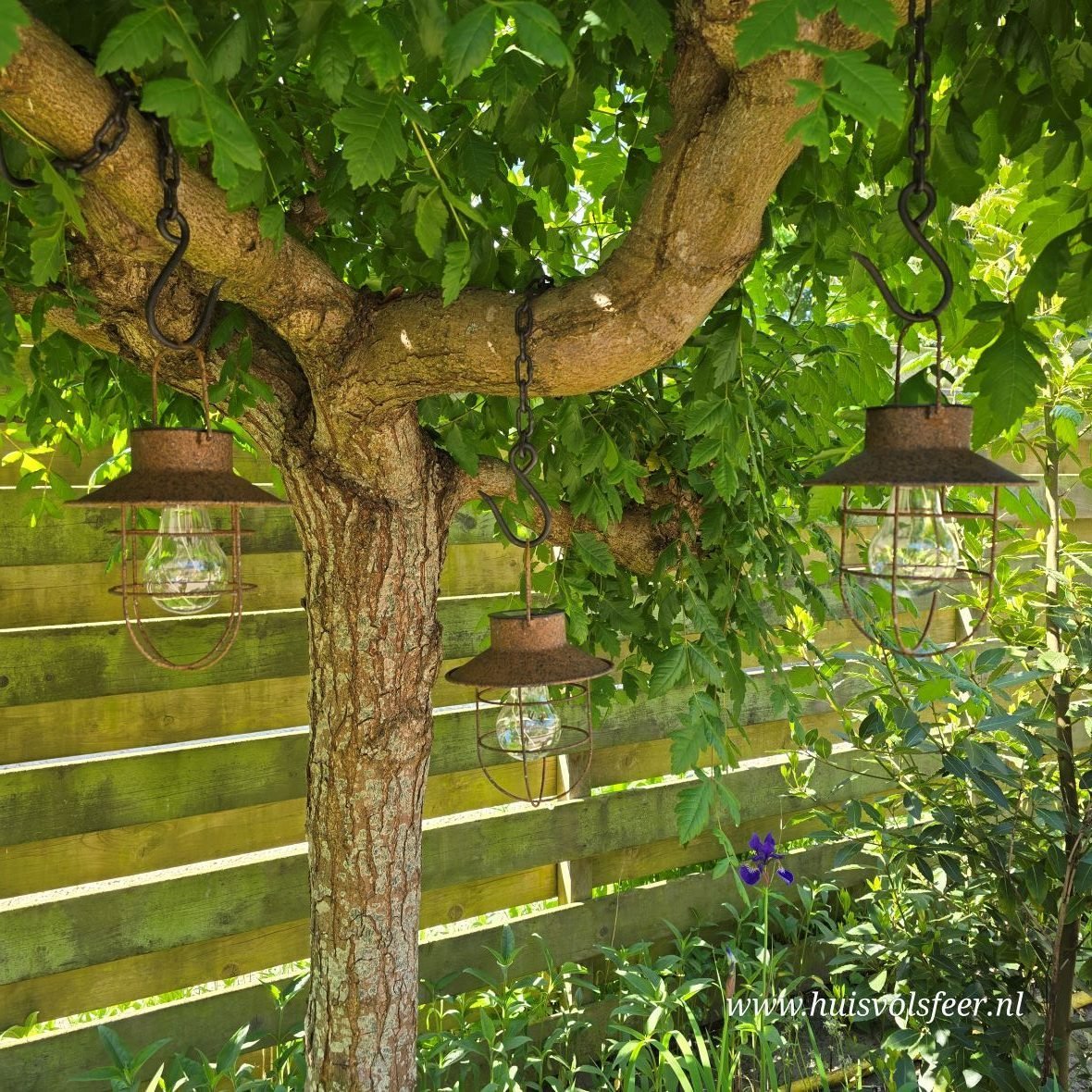 Landelijke hanglantaarn met kapje voor in de tuin. Solar. - Afbeelding 3