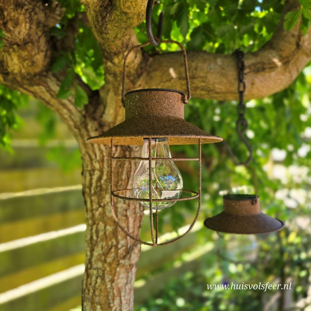 Landelijke hanglantaarn met kapje voor in de tuin. Solar. - Afbeelding 17