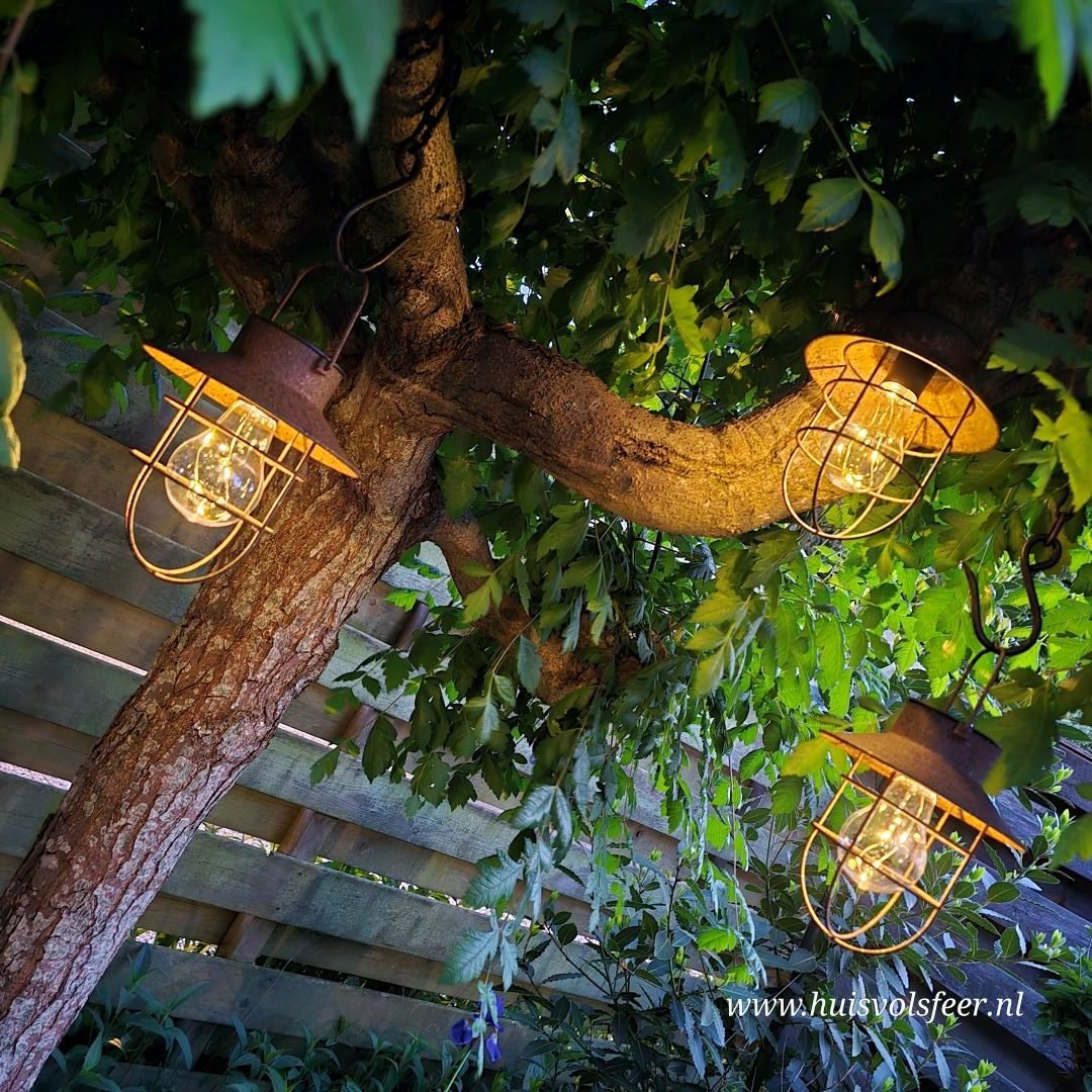 Landelijke hanglantaarn met kapje voor in de tuin. Solar. - Afbeelding 19