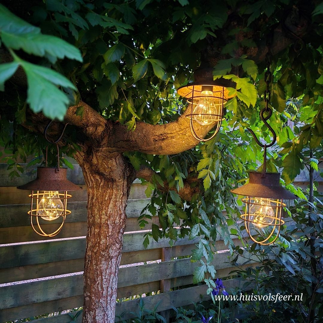 Landelijke hanglantaarn met kapje voor in de tuin. Solar. - Afbeelding 2