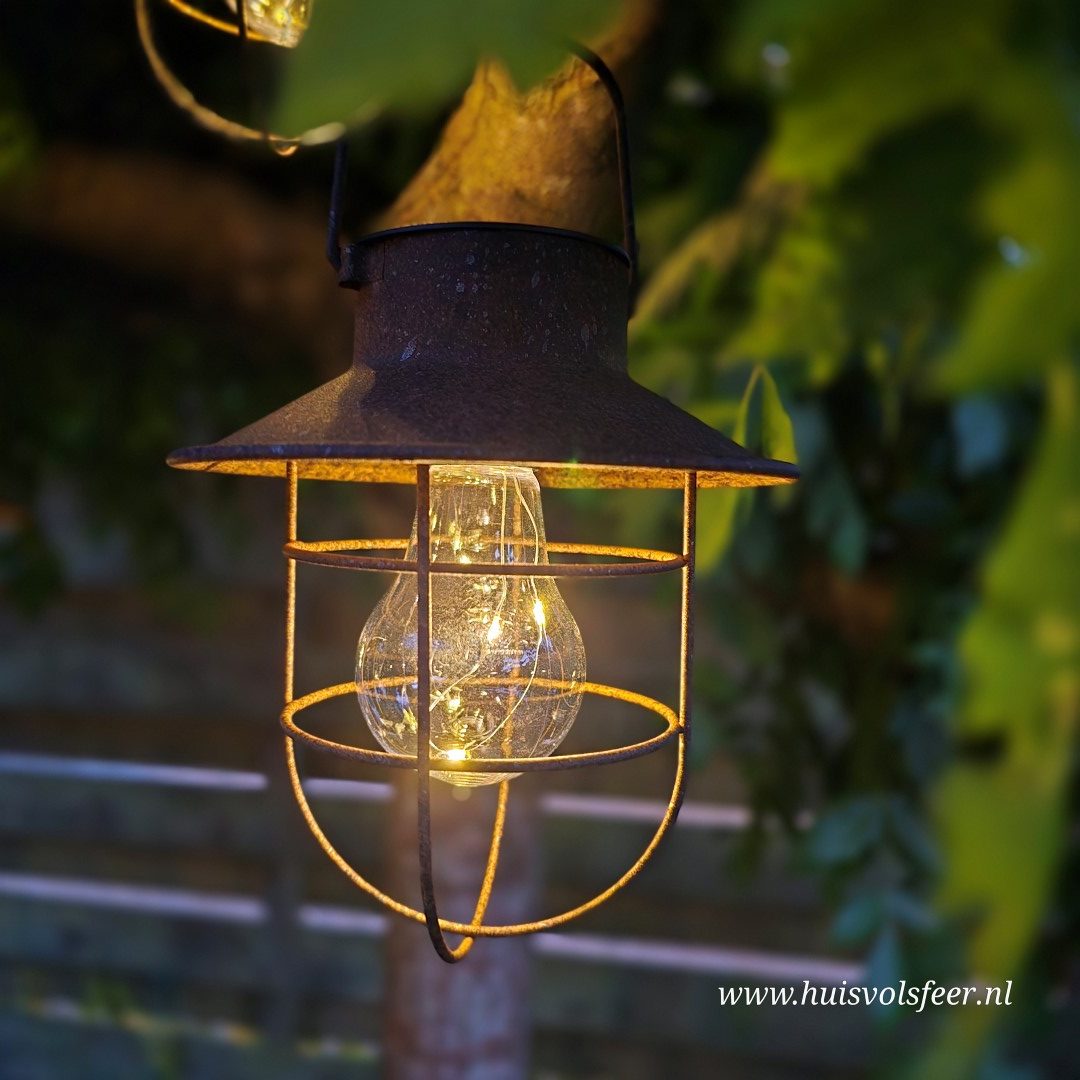 Landelijke hanglantaarn met kapje voor in de tuin. Solar. - Afbeelding 20