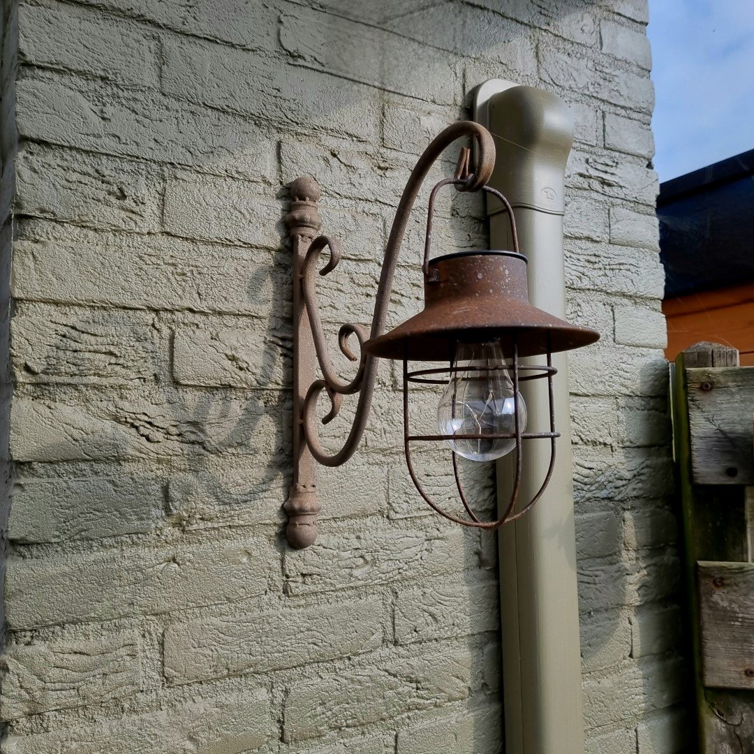 Landelijke hanglantaarn met kapje voor in de tuin. Solar. - Afbeelding 5