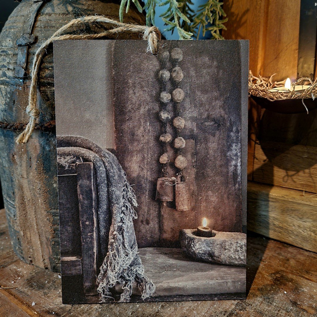 Houten bordje met touw. Klei ketting.