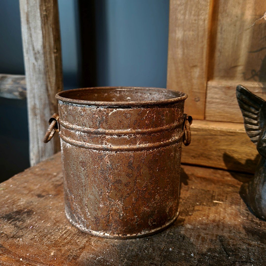 Oud metalen potje met ringen. - Afbeelding 3