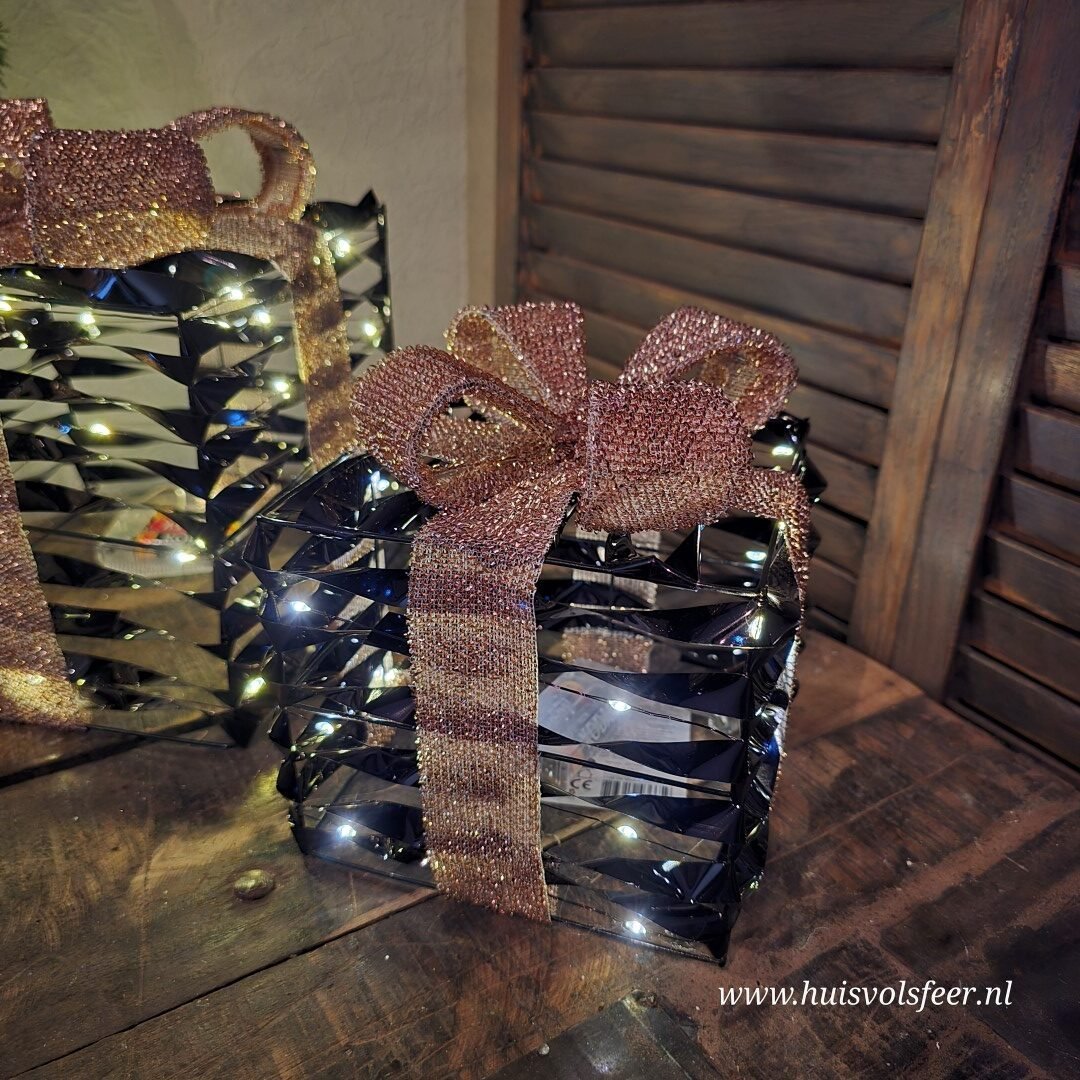 Cadeaubox met LED Verlichting- Medium || Zwart met Gouden Strik. - Afbeelding 3