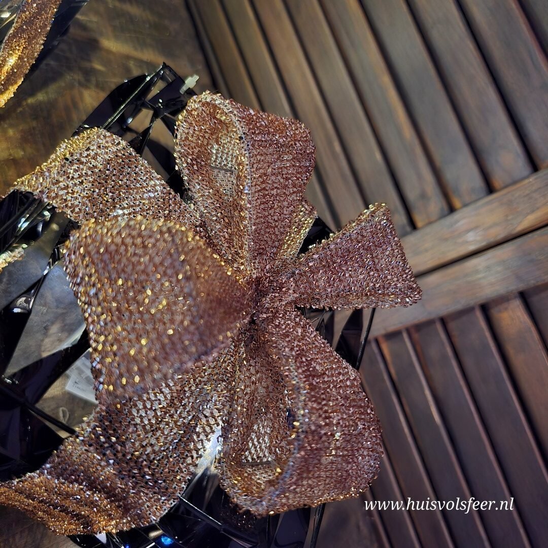 Cadeaubox met LED Verlichting- Medium || Zwart met Gouden Strik. - Afbeelding 4