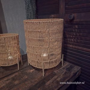 Lantaarn op pootjes - 38 cm.