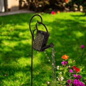 Tuinsteker Solar- Gieter met draadverlichting.