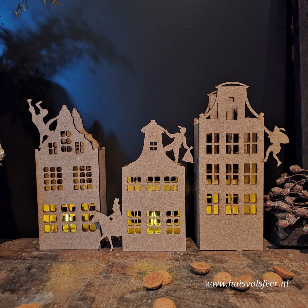 Houten Sinterklaashuisje met Piet & Paard