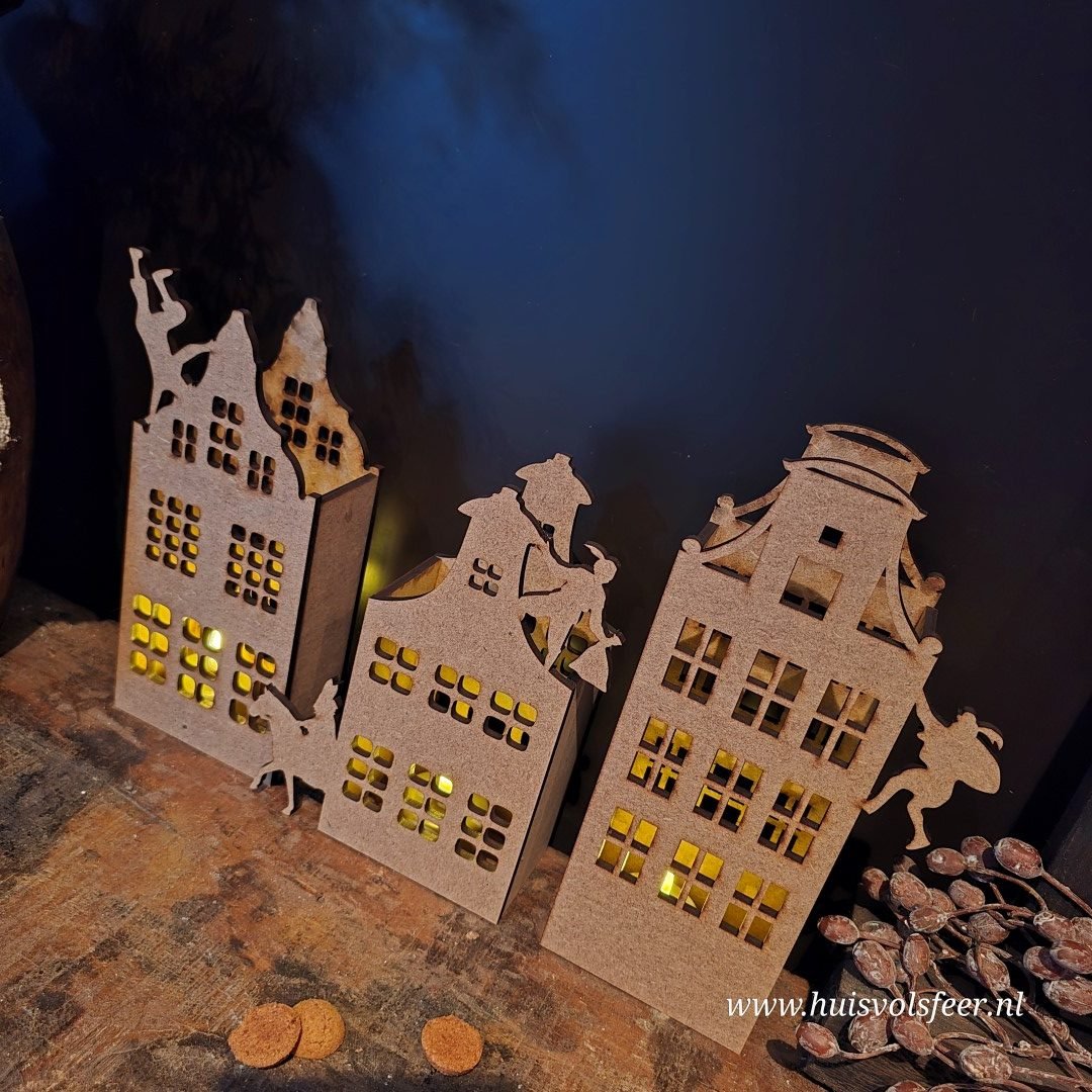 Houten Sinterklaashuisje met Piet & Paard - Afbeelding 2