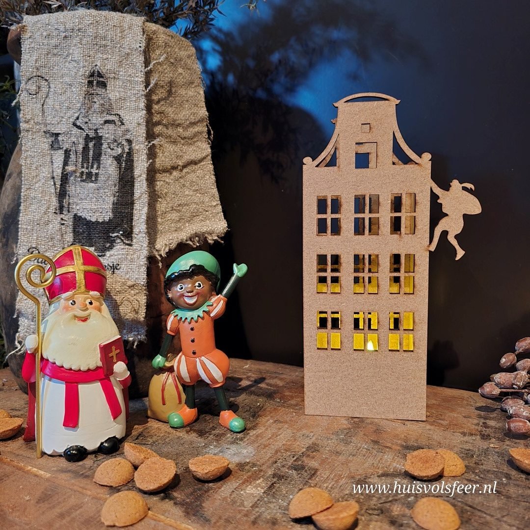 Houten Sinterklaashuisje met Pietje- Rechts - Afbeelding 3