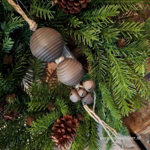 Hanger met kerstballen en belletjes || Landelijke stijl