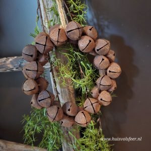 Krans met Belletjes- Roestkleurig || 18 cm