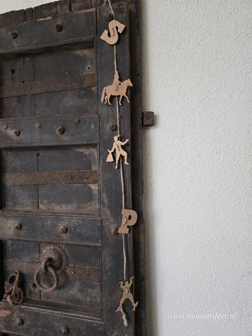 Houten Sinterklaas Slinger- 75 cm || Handmade - Afbeelding 2