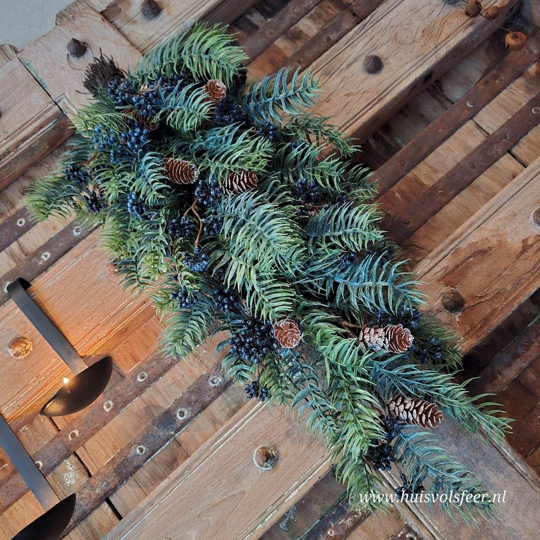 Toef van Dennengroen met Blauwe Bessen- Kunstgroen || 66 cm. - Afbeelding 4