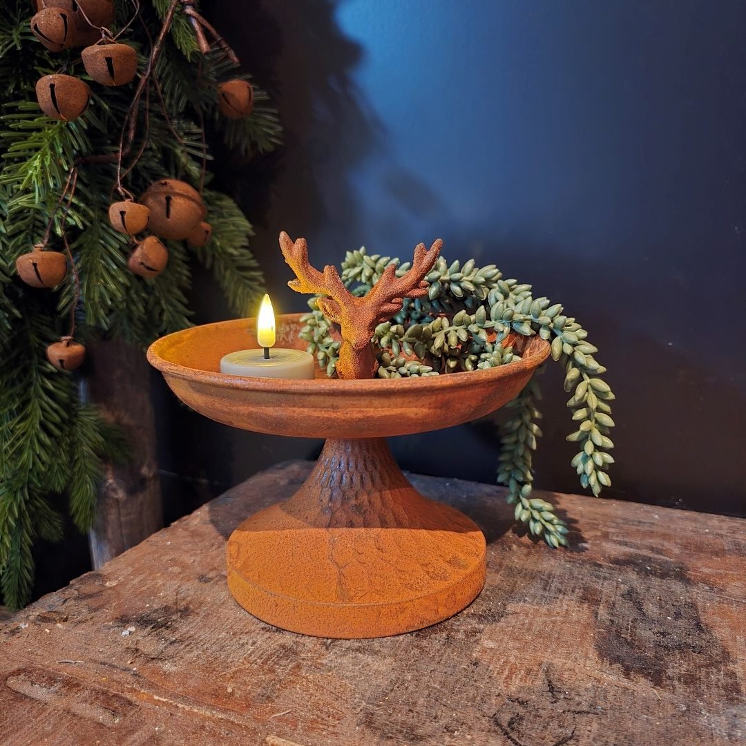 Schaal op voet- Roest met Hert