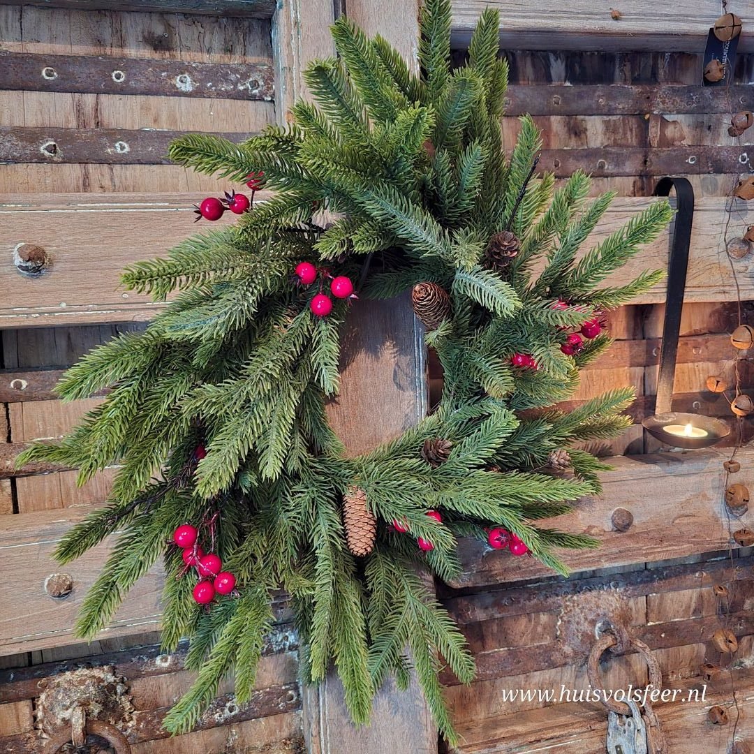 Krans van Dennengroen met Rode Bessen- Kunstgroen || 50 cm. - Afbeelding 2