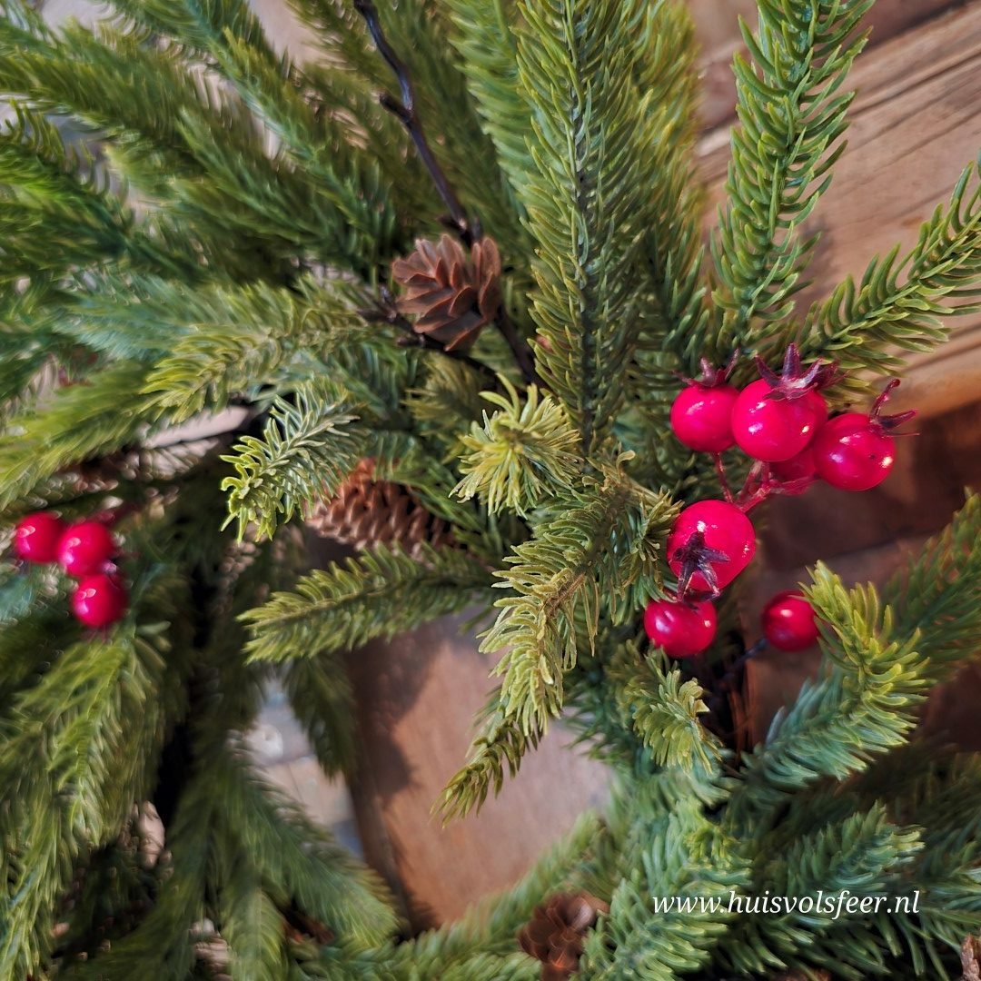 Krans van Dennengroen met Rode Bessen- Kunstgroen || 50 cm. - Afbeelding 3