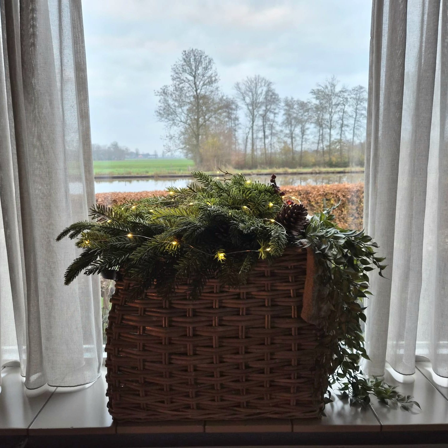 Landelijke Rattan Mand met Leren Handvatten || Large. - Afbeelding 7