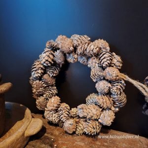 Krans met Dennenappels- 20 cm