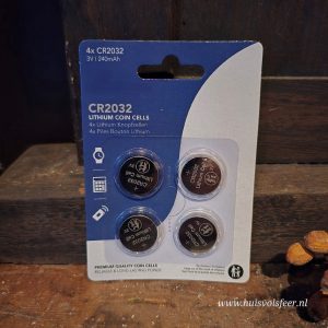 Knoopcel batterij voor een afstandsbediening en mini LED waxinelichtjes. CR2032