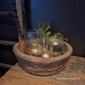 Oude, doorleefde houten schaal uit India