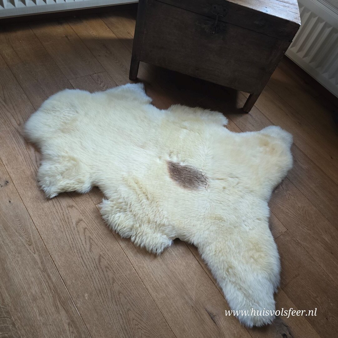 Schapenvacht – Natural Mix || Crème met Bruine Vlek
