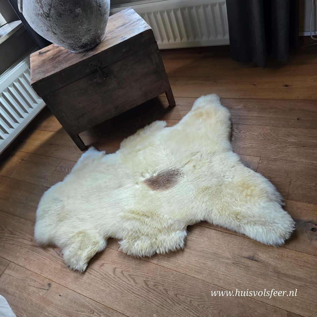 Schapenvacht – Natural Mix || Crème met Bruine Vlek - Afbeelding 2