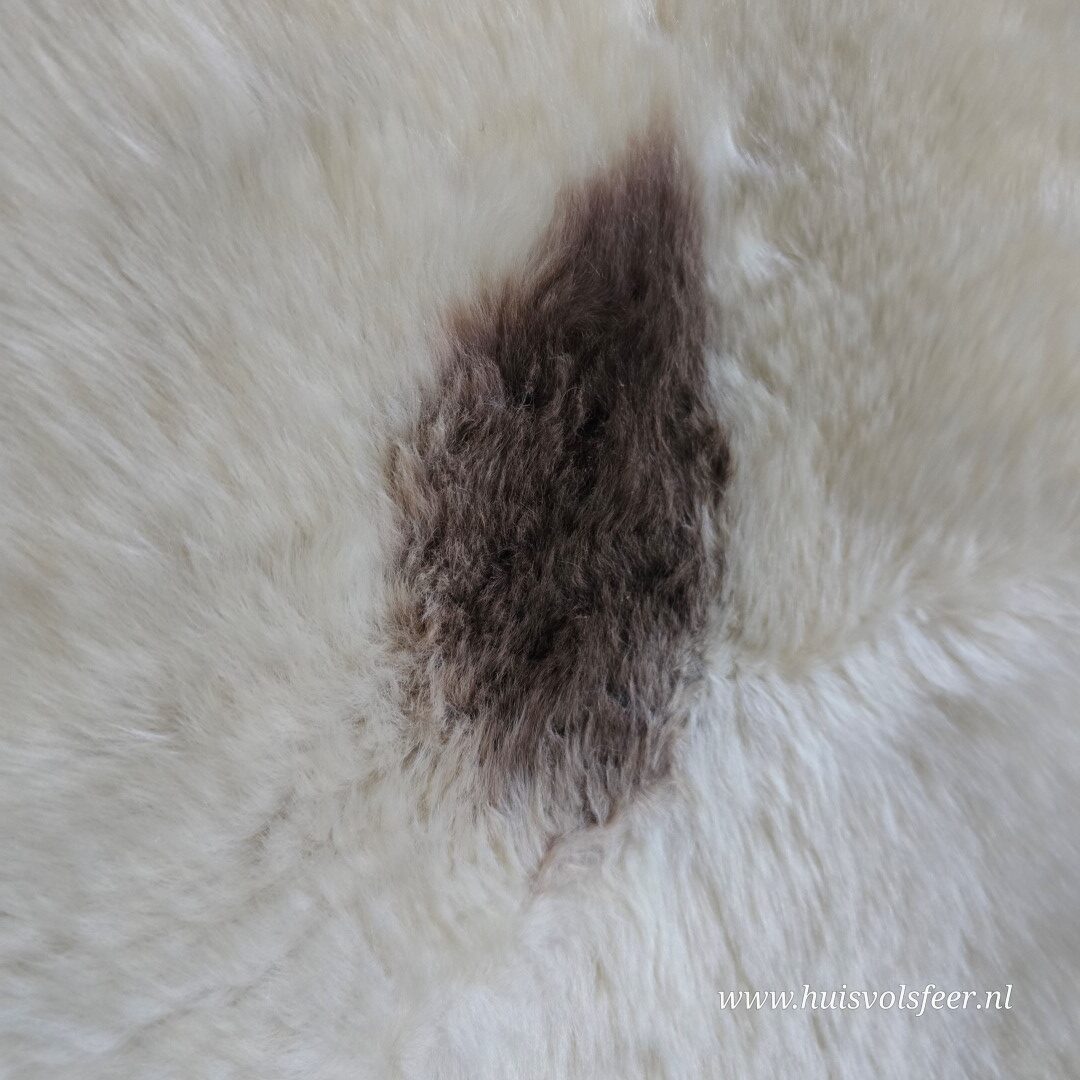 Schapenvacht – Natural Mix || Crème met Bruine Vlek - Afbeelding 7