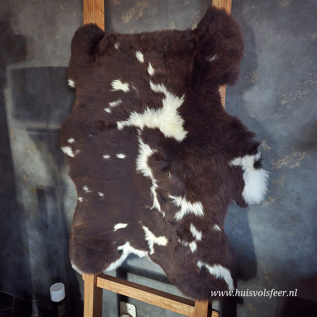 Schapenvacht – Natural Mix || Donkerbruin met Witte Accenten - Afbeelding 5