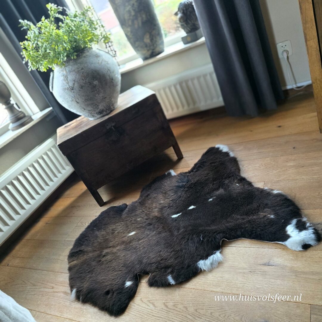 Schapenvacht – Natural Mix || Donkerbruin met Witte Details - Afbeelding 3