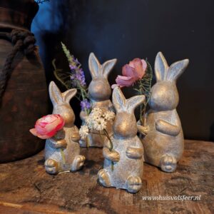 Sitting Hare Basic Jewel- Medium || Brynxz