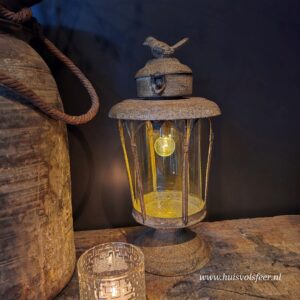 LED lantaarn op voet met vogeltje || Roest