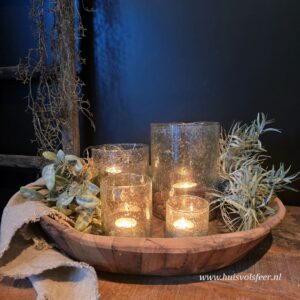 Oude, doorleefde houten schaal uit India