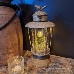 LED lantaarn op voet met vogeltje || Roest