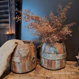 Authentieke Houten Pot met Metalen Beslag || Hart