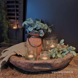 Oude, doorleefde houten schaal uit India