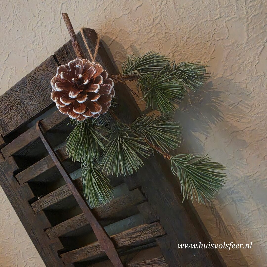Dennentak Toef met Dennenappel- Kunst || 25 cm