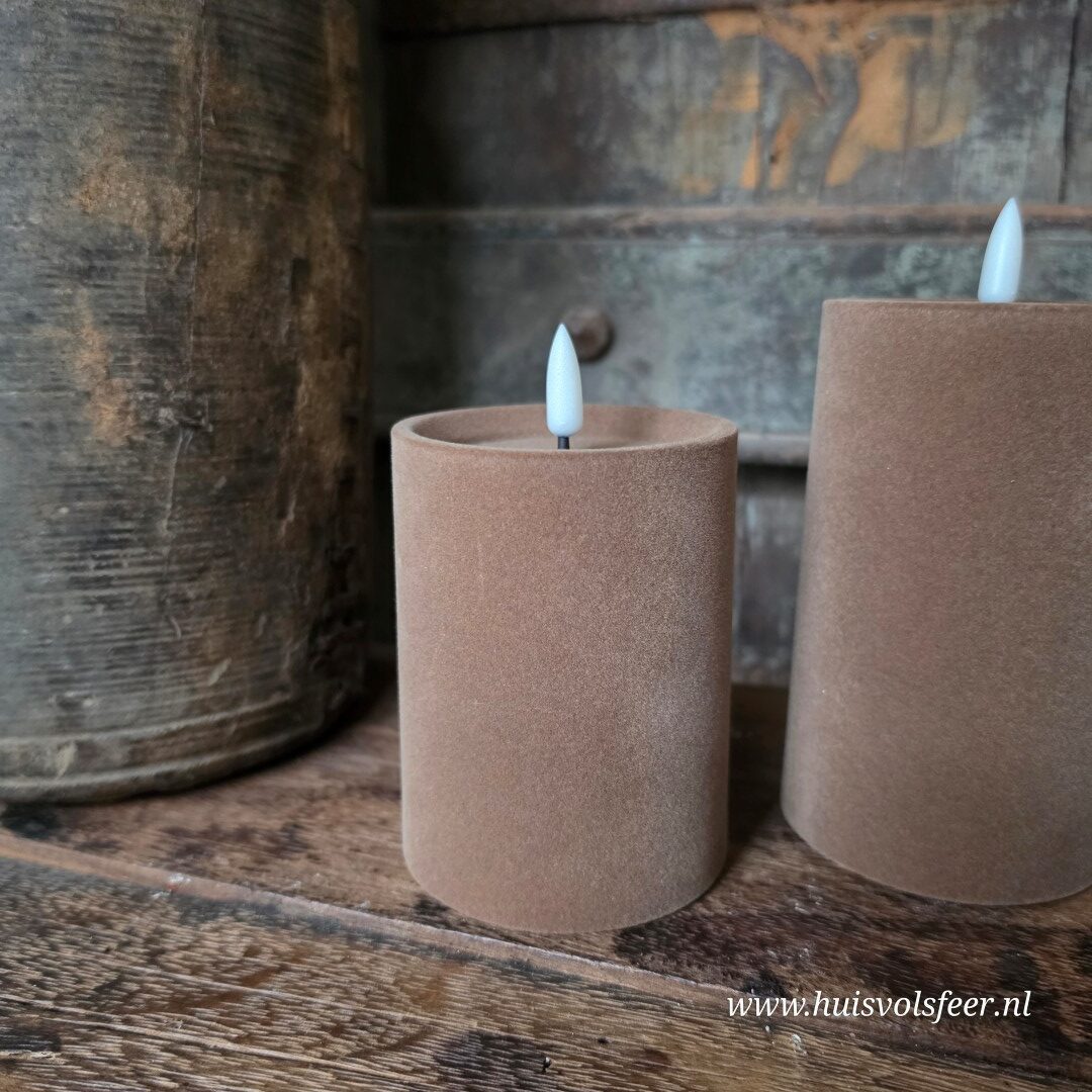 Stompkaars Led Velvet Ø7,5 x H10 cm- Taupe || Elegance - Afbeelding 5