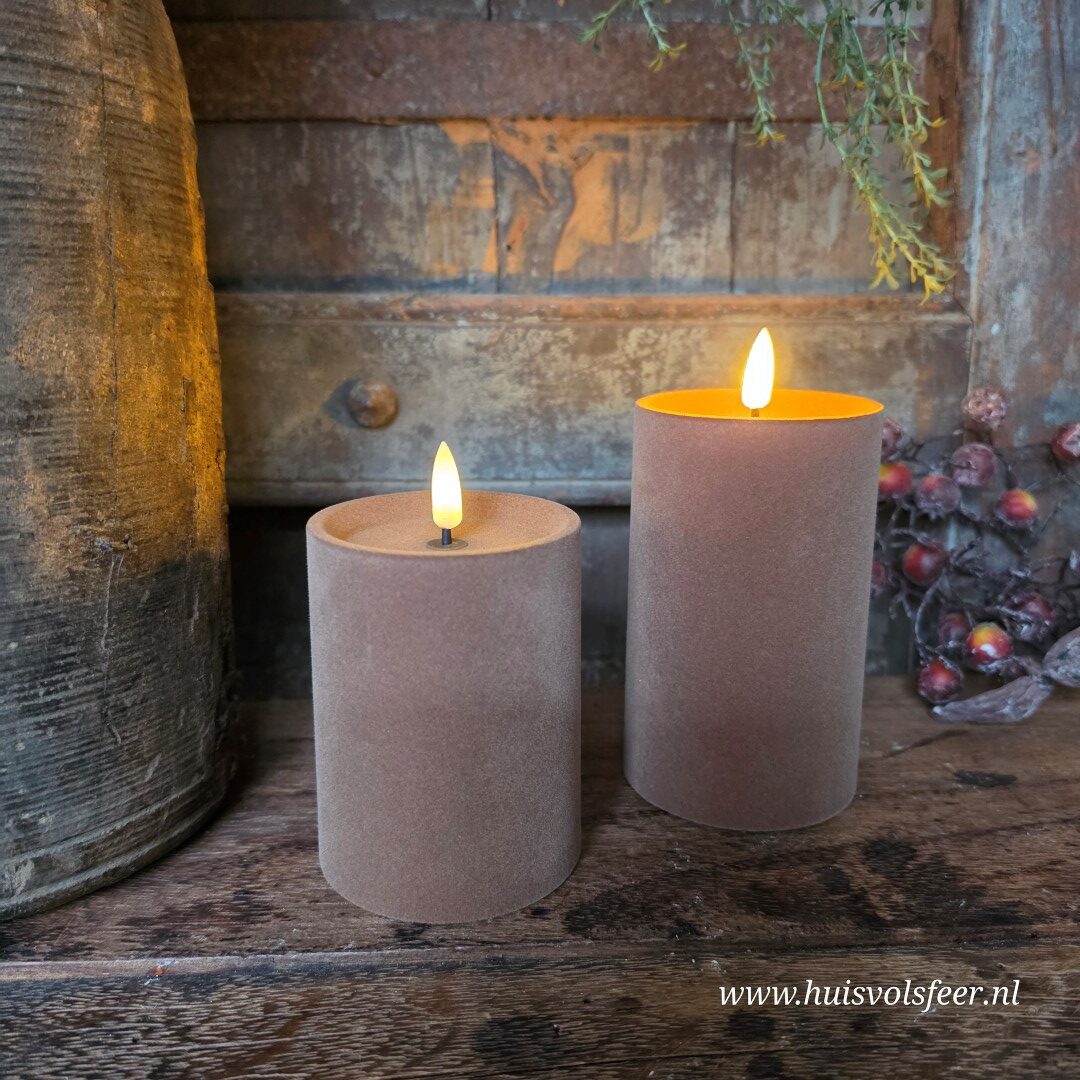 Stompkaars Led Velvet Ø7,5 x H10 cm- Taupe || Elegance - Afbeelding 2