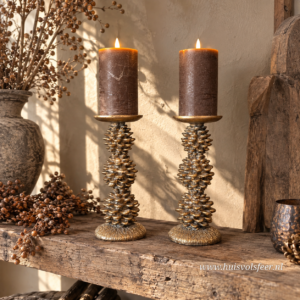 Kandelaar met Dennenappels- Goud || 25 cm