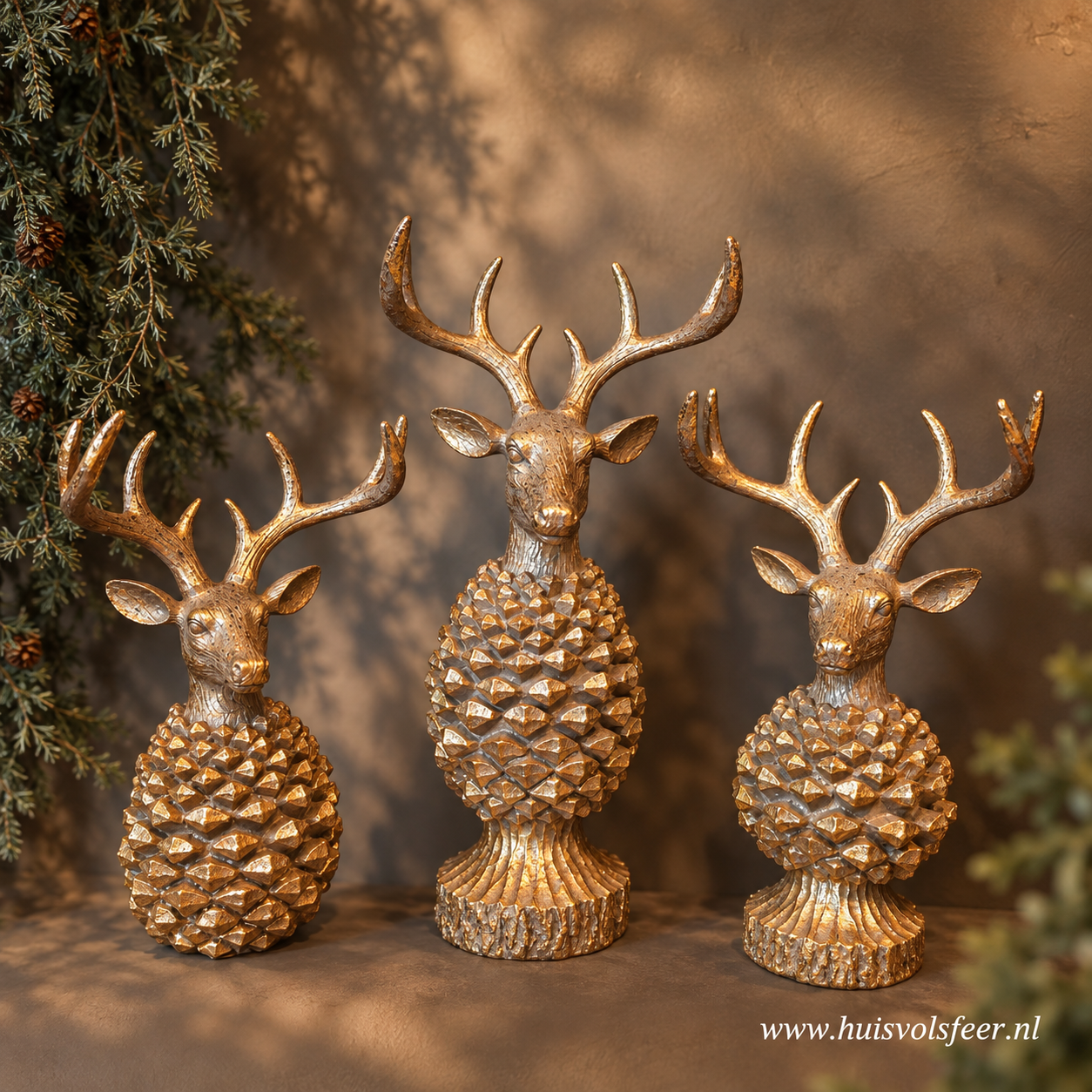 Dennenappel Hert Goud- M || H22 cm
